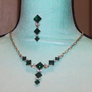 Nwt: Emerald Green Diamond Shaped Stone Necklace